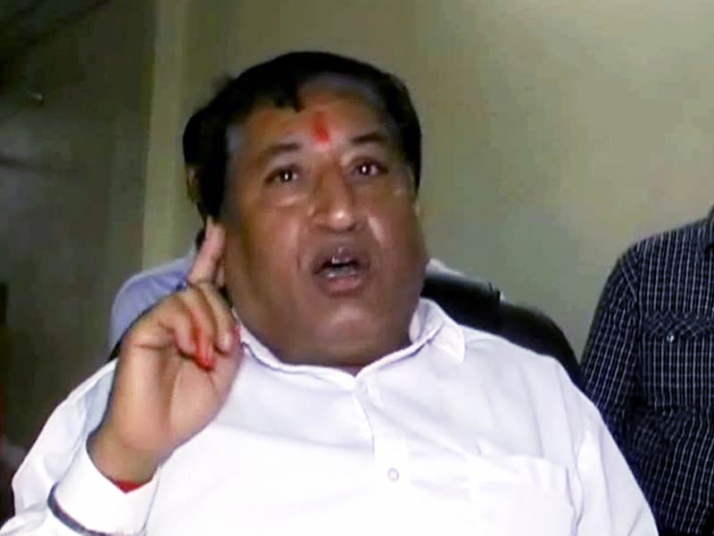 नोएडा : मोबाइल टावरों की बिजली काटी