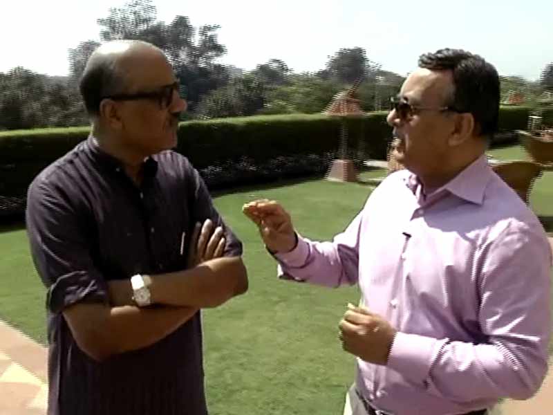 पाकिस्तान को सभी आतंकी गुटों को बैन करना चाहिए : हक्कानी