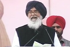 अब प्रकाश सिंह बादल ने उठाए लैंड बिल पर सवाल अब प्रकाश सिंह बादल ने उठाए लैंड बिल पर सवाल