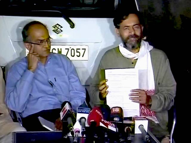 फिर सड़क पर आया AAP का अंदरूनी झगड़ा