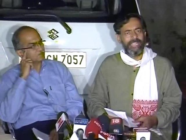 Defiant Prashant Bhushan, Yogendra Yadav Take on AAP Leadership as Truce Talks Fail