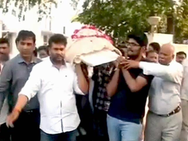 Videos : राज्यपाल राम नरेश यादव के बेटे की मौत का राज़ गहराया