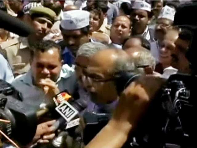 इंडिया 9 बजे : AAP में आर-पार