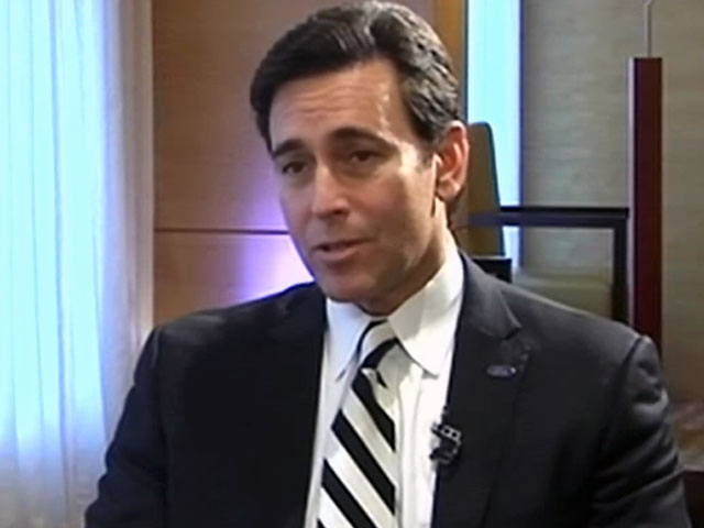 Ford CEO Mark Fields Opens Sanand Plant, Shows Figo Aspire