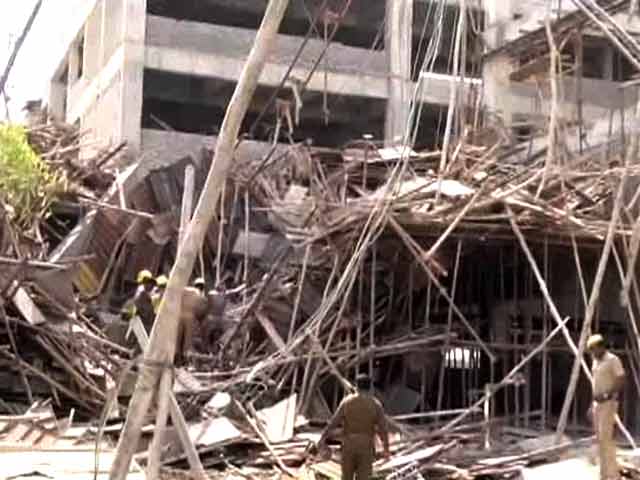 Video : 5 Dead, Several Injured as A Portion of an Under Construction Building Collapses in Tamil Nadu