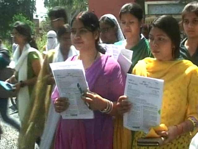 Video : Question Paper Leaked on WhatsApp, Uttar Pradesh Government Cancels Civil Services Exam