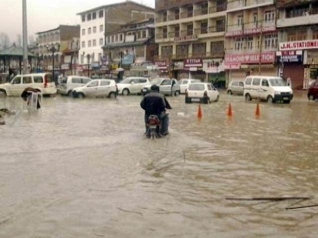 Video : Heavy Rain in Kashmir Valley, Parts of Srinagar Waterlogged