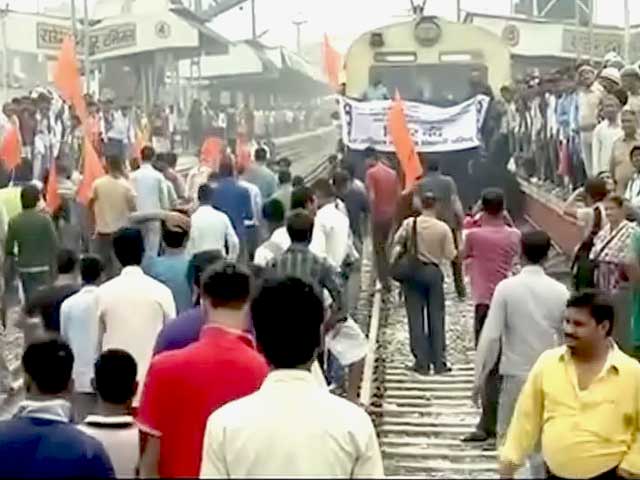 Video : बिहार में ABVP का विरोध प्रदर्शन, ट्रेनें भी रोकी गईं