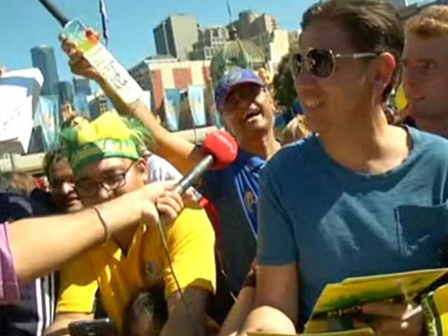 Excited Fans Embrace Australias World Cup 2015 triumph