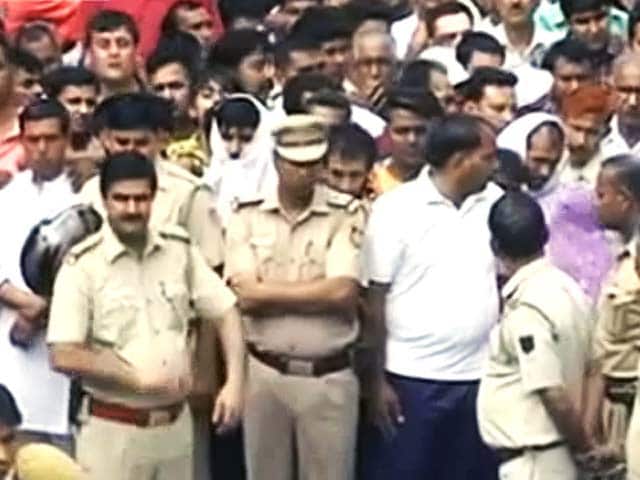 Videos : खबरों की खबर : दिल्ली में गैंगवार से दहशत
