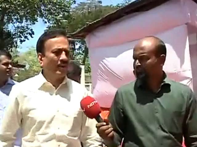 मंत्री जी की पिस्तौल पर बवाल