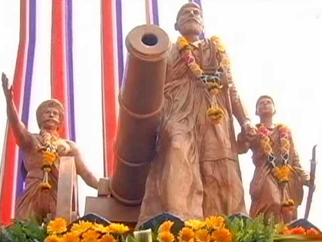 Festive Freebies Fail to Woo Buyers