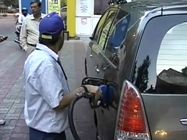 पेट्रोल 49 पैसे, डीजल 1.21 पैसे सस्ता