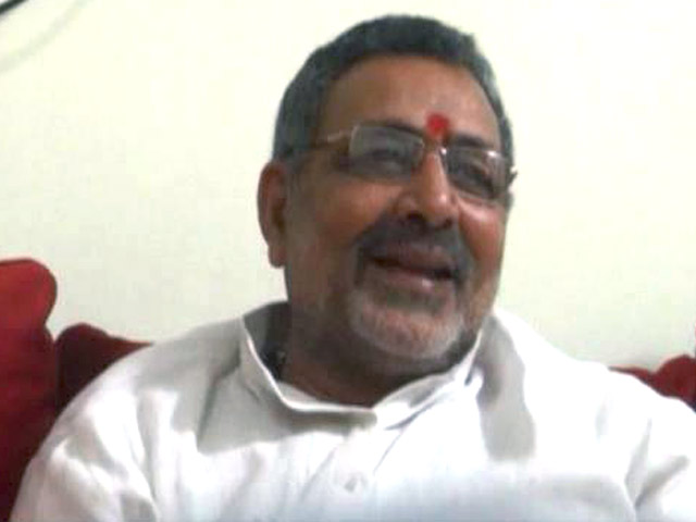 खबरों की खबर : किस मानसिकता के कर्णधार हैं गिरिराज