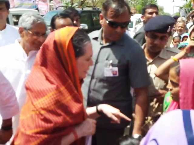 'Narrow Mindset' Counters Sonia Gandhi to Giriraj Singh's Racist Remark About Her