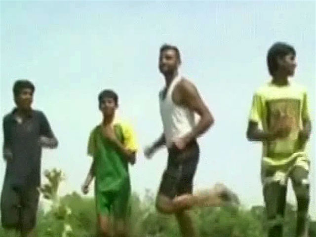 Videos : पुलिस भर्ती में महज 33 मिनट में 10 KM दौड़ गया संदीप