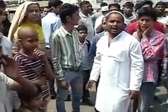 दिल्ली में रोडरेज : दबंगों ने पीट-पीटकर ली शख्स की जान दिल्ली में रोडरेज : दबंगों ने पीट-पीटकर ली शख्स की जान