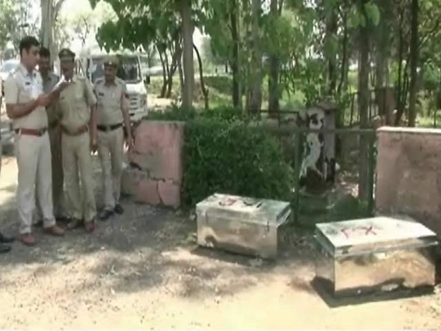 सोनीपत में दो बक्सों में मिले युवक-युवती के शव