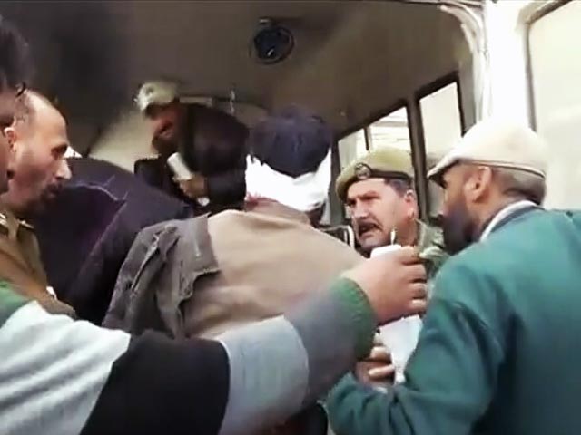 कश्मीर : एक दिन में तीन आतंकी हमले