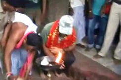 माता के मंदिर में दर्शन करने पहुंचे धोनी माता के मंदिर में दर्शन करने पहुंचे धोनी