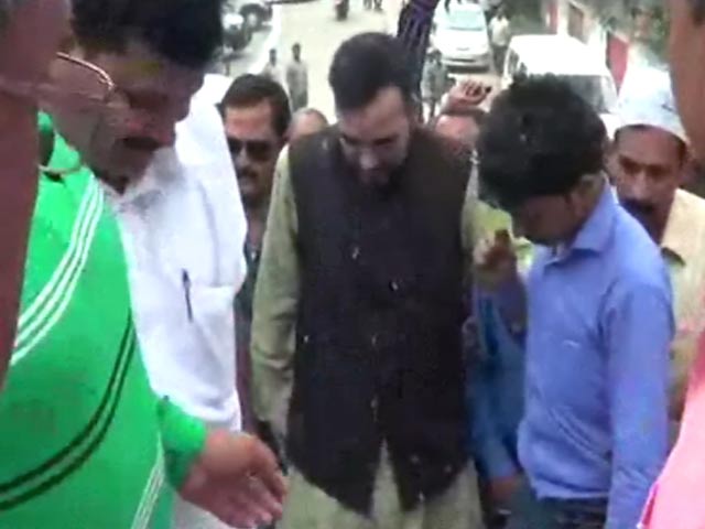 वीआईपी कल्चर को बढ़ावा देते दिखे गोपाल राय