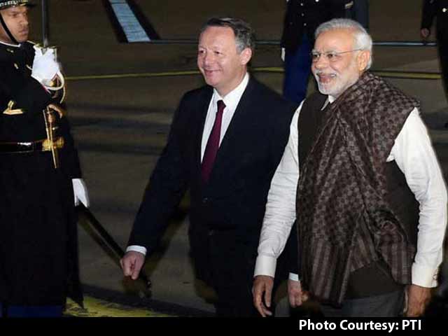 PM Modi Arrives in France, Business and Defence Deals High on Agenda