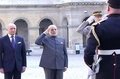PM Modi Gets a Ceremonial Welcome in Paris PM Modi Gets a Ceremonial Welcome in Paris