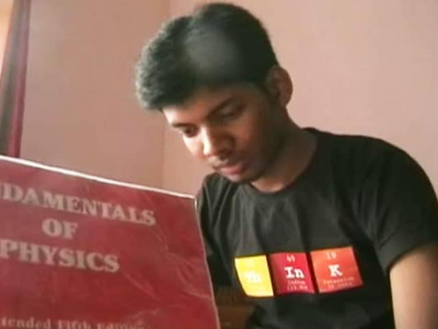 Video : How IIT Grads Helped a Kanpur Mechanic's Son to Get Into MIT