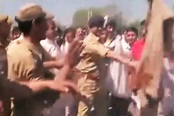 कश्मीरी पंडितों की कॉलोनी पर बवाल कश्मीरी पंडितों की कॉलोनी पर बवाल