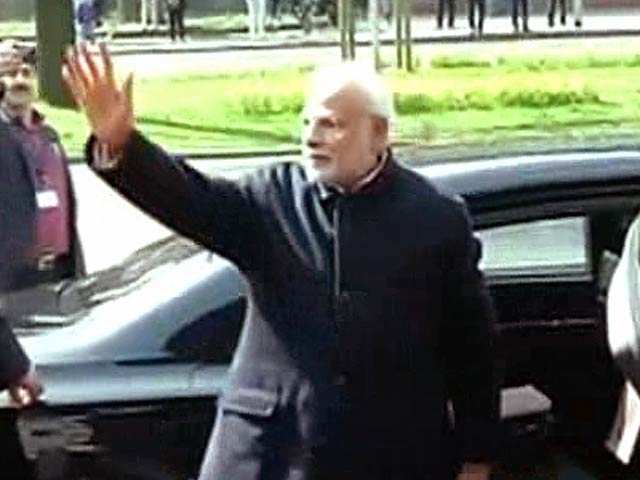 पीएम पहुंचे जर्मनी, भारतीय छात्रों ने लगाए 'मोदी-मोदी' के नारे