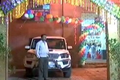 राखी बिड़लान को तोहफे में मिली स्कॉर्पियो? राखी बिड़लान को तोहफे में मिली स्कॉर्पियो?