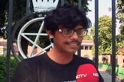 सेंट स्टीफंस कॉलेज के प्रिंसिपल के खिलाफ कोर्ट पहुंचा छात्र सेंट स्टीफंस कॉलेज के प्रिंसिपल के खिलाफ कोर्ट पहुंचा छात्र