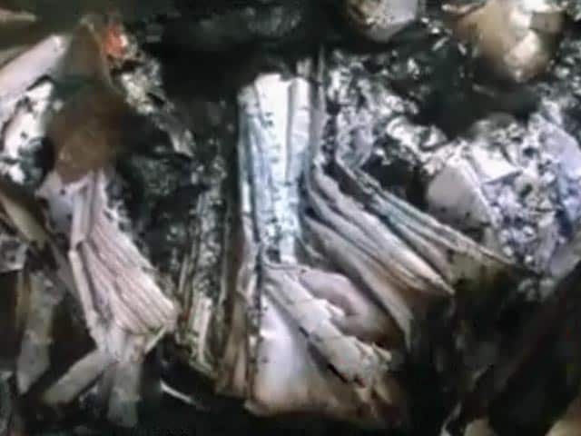 Videos : यूपी : दसवीं बोर्ड की 30 हज़ार कॉपियां जलकर हुईं खाक़