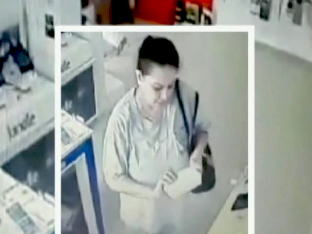 Videos : चोरी के फोन बेचने के आरोप में मां-बेटी गिरफ्तार