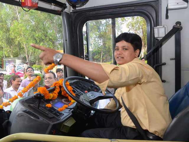 Videos : दिल्ली को मिली पहली महिला DTC बस ड्राइवर
