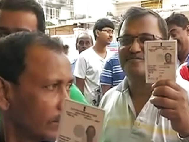 Video : कोलकाता निकाय चुनाव में हिंसा