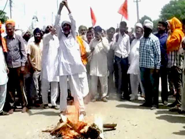 किसानों की मुसीबत बढ़ी, अब बिक नहीं रहा बचा-खुचा गेहूं