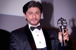 Shah Rukh Bags Award, Meets Zayn Malik in London Shah Rukh Bags Award, Meets Zayn Malik in London