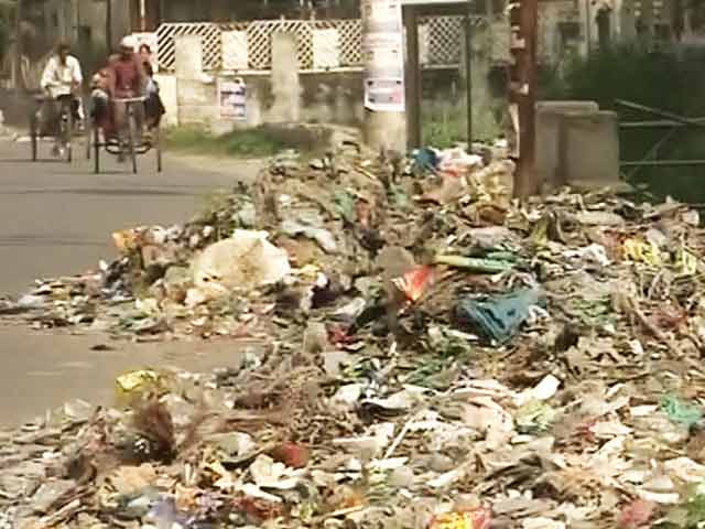 Video : After Delhi, 'Garbage Protest' in Meerut Where Sanitation Workers Want Higher Wages