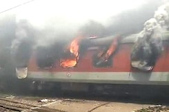 Fire on 2 Rajdhani Express Trains at New Delhi Railway Station; No Casualties Fire on 2 Rajdhani Express Trains at New Delhi Railway Station; No Casualties