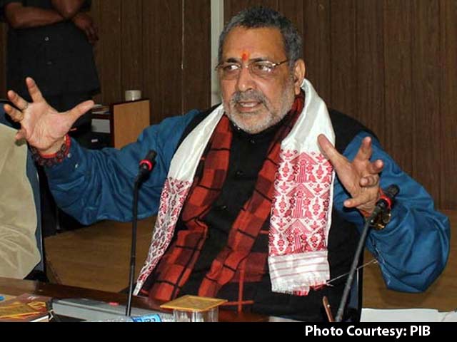 Union Minister Giriraj Singh Breaks Down as PM Modi Snubs him for Remarks on Sonia Gandhi