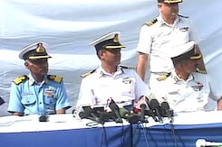232 Packets of Drugs Seized From Pakistan Boat Intercepted Off Porbandar: Coast Guard 232 Packets of Drugs Seized From Pakistan Boat Intercepted Off Porbandar: Coast Guard