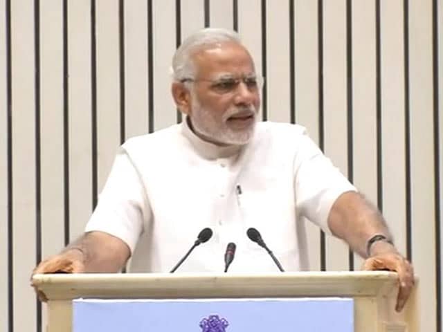 Video : 'Why Live Tense Lives? Quality Time With Family is Important': PM Narendra Modi to Civil Servants