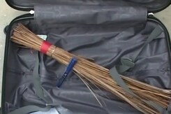 आज़म को रोज़ झाडू भेज रहे हैं बीजेपी विधायक आज़म को रोज़ झाडू भेज रहे हैं बीजेपी विधायक