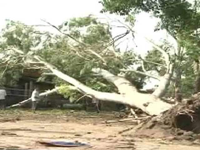 Videos : कोसी में तूफान का कहर : 32 की मौत, घर टूटे, फसलें बर्बाद