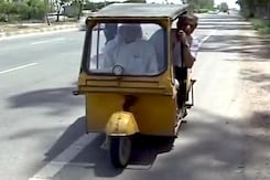 दोपहिया स्कूटर के इंजन से बना ऑटो, यानि कार्टो... दोपहिया स्कूटर के इंजन से बना ऑटो, यानि कार्टो...