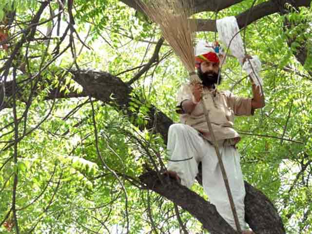 'AAP Obstructed Us,' Say Police on Farmer's Death, Refuse to Join Delhi Govt Probe