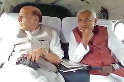 नीतीश, राजनाथ ने लिया तूफ़ान से हुई तबाही का जायजा नीतीश, राजनाथ ने लिया तूफ़ान से हुई तबाही का जायजा