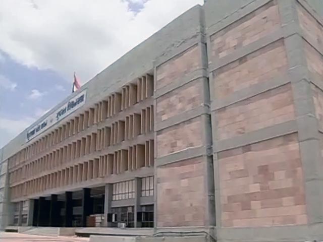 गुजरात सरकार ने फोर्ड से पहले ली मदद, अब की शिकायत