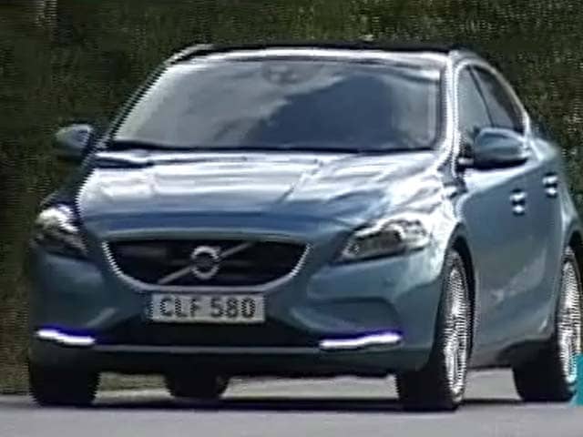 Video : CNB Scoop: Volvo V40 Coming To India